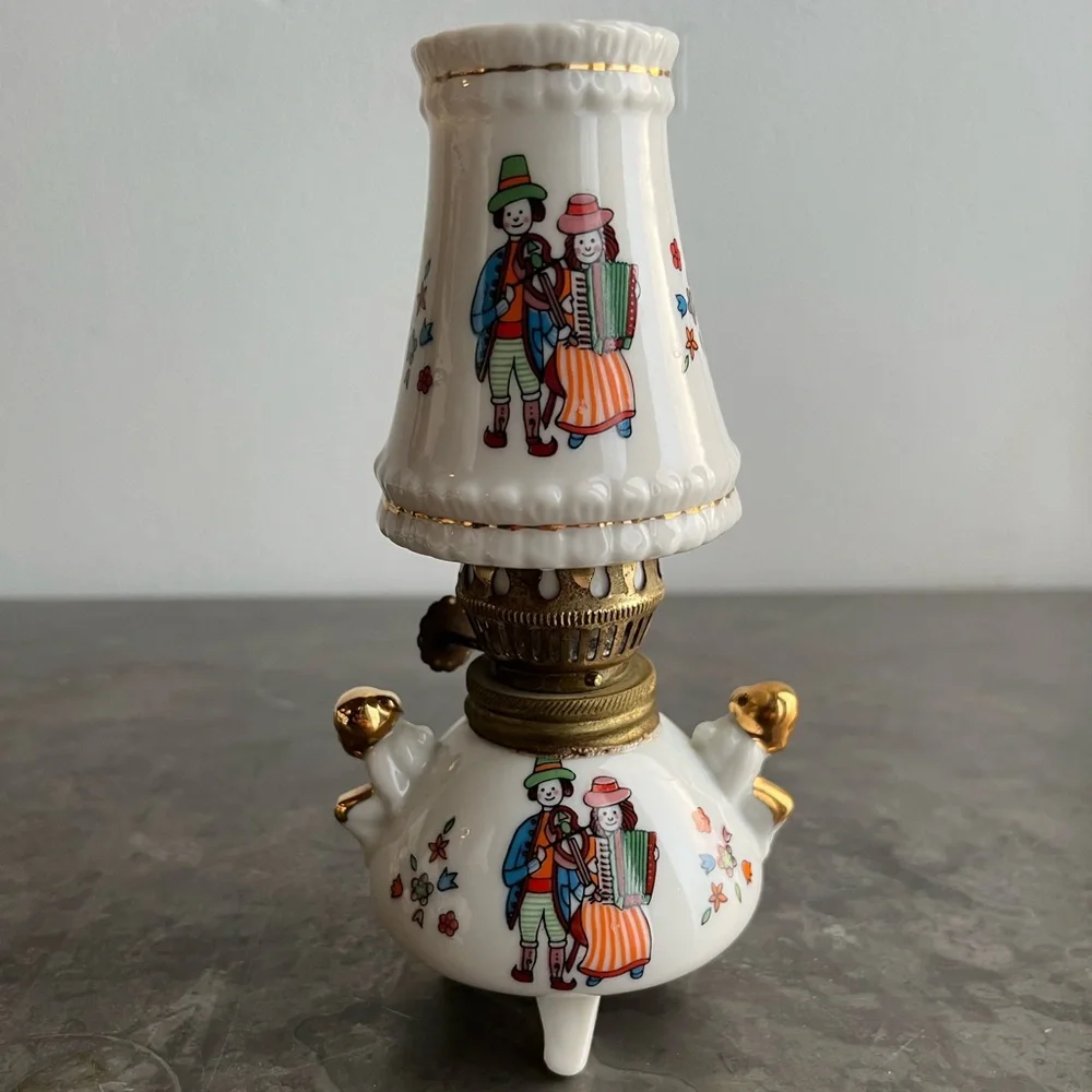 Oil Lamp with Couple Playing Violin and Accordion Design